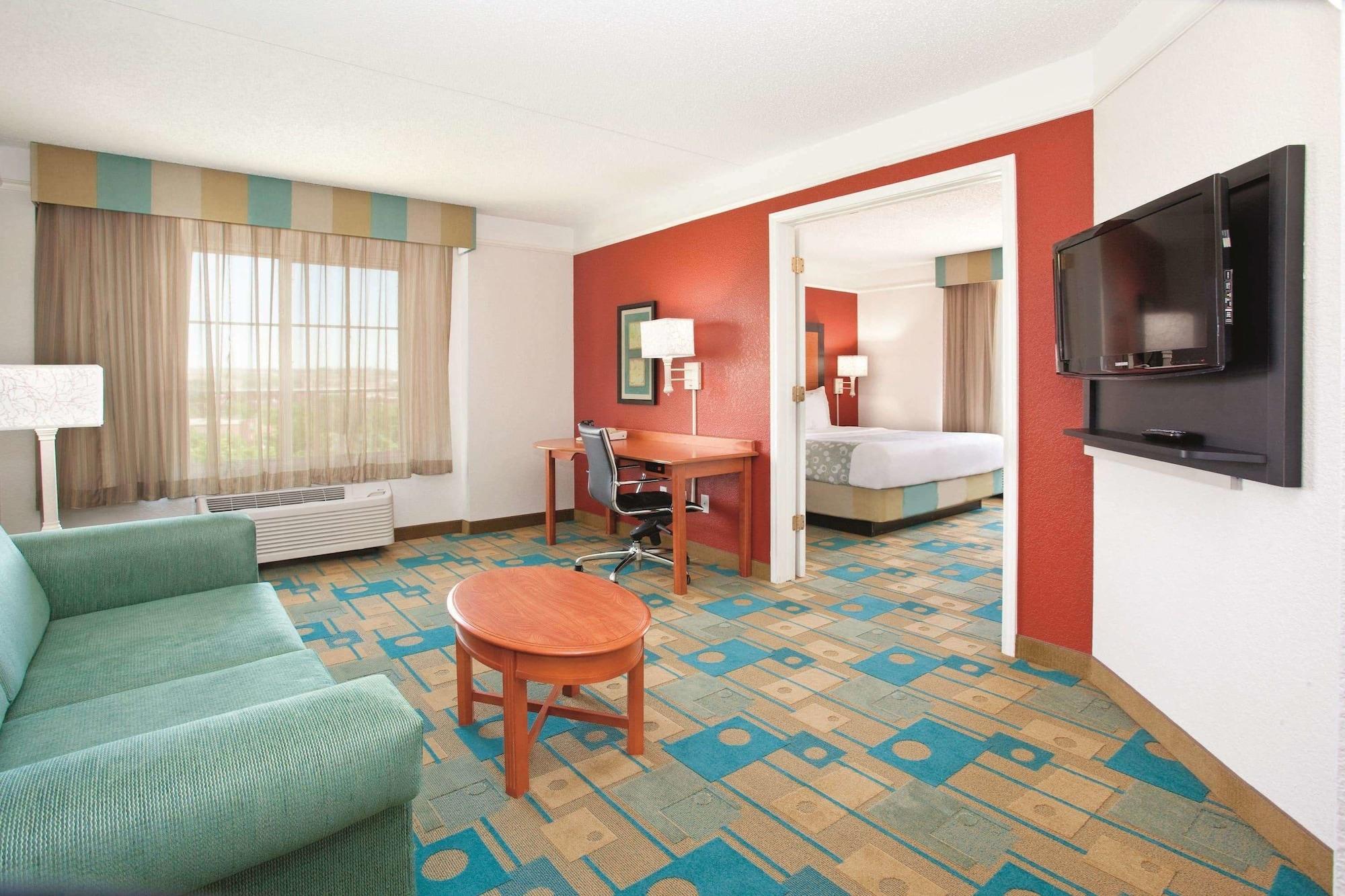 La Quinta By Wyndham Colorado Springs South Airport Hotel Ngoại thất bức ảnh