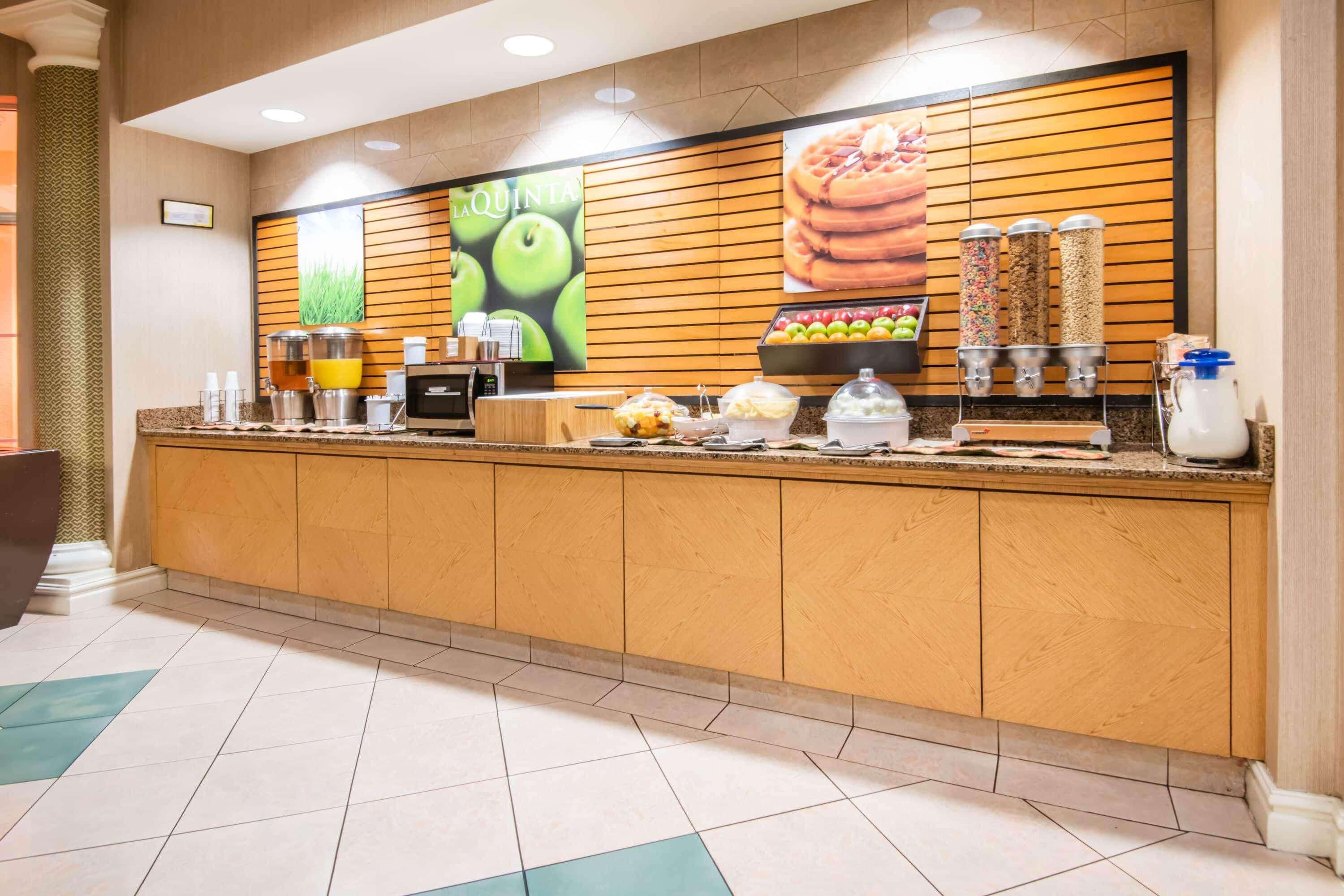 La Quinta By Wyndham Colorado Springs South Airport Hotel Ngoại thất bức ảnh