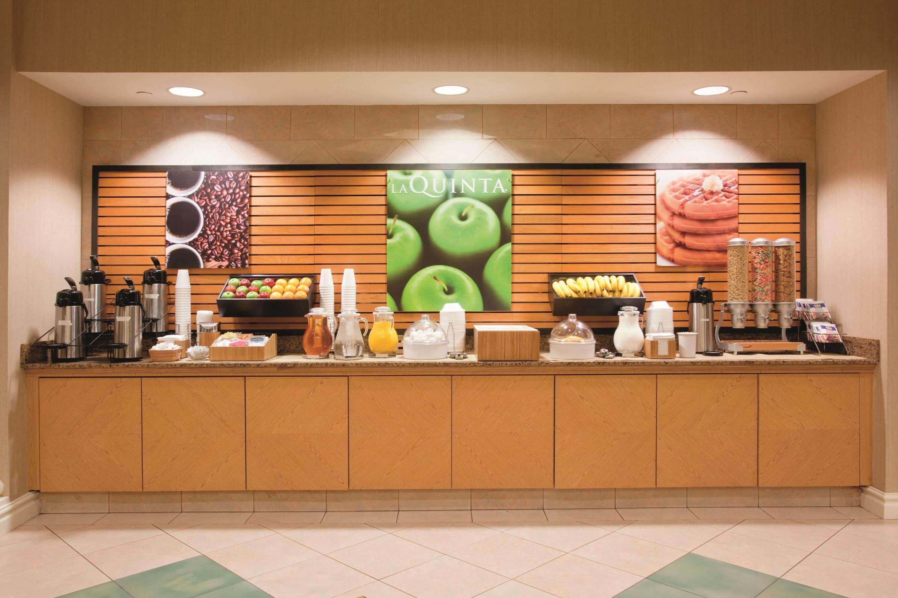 La Quinta By Wyndham Colorado Springs South Airport Hotel Ngoại thất bức ảnh